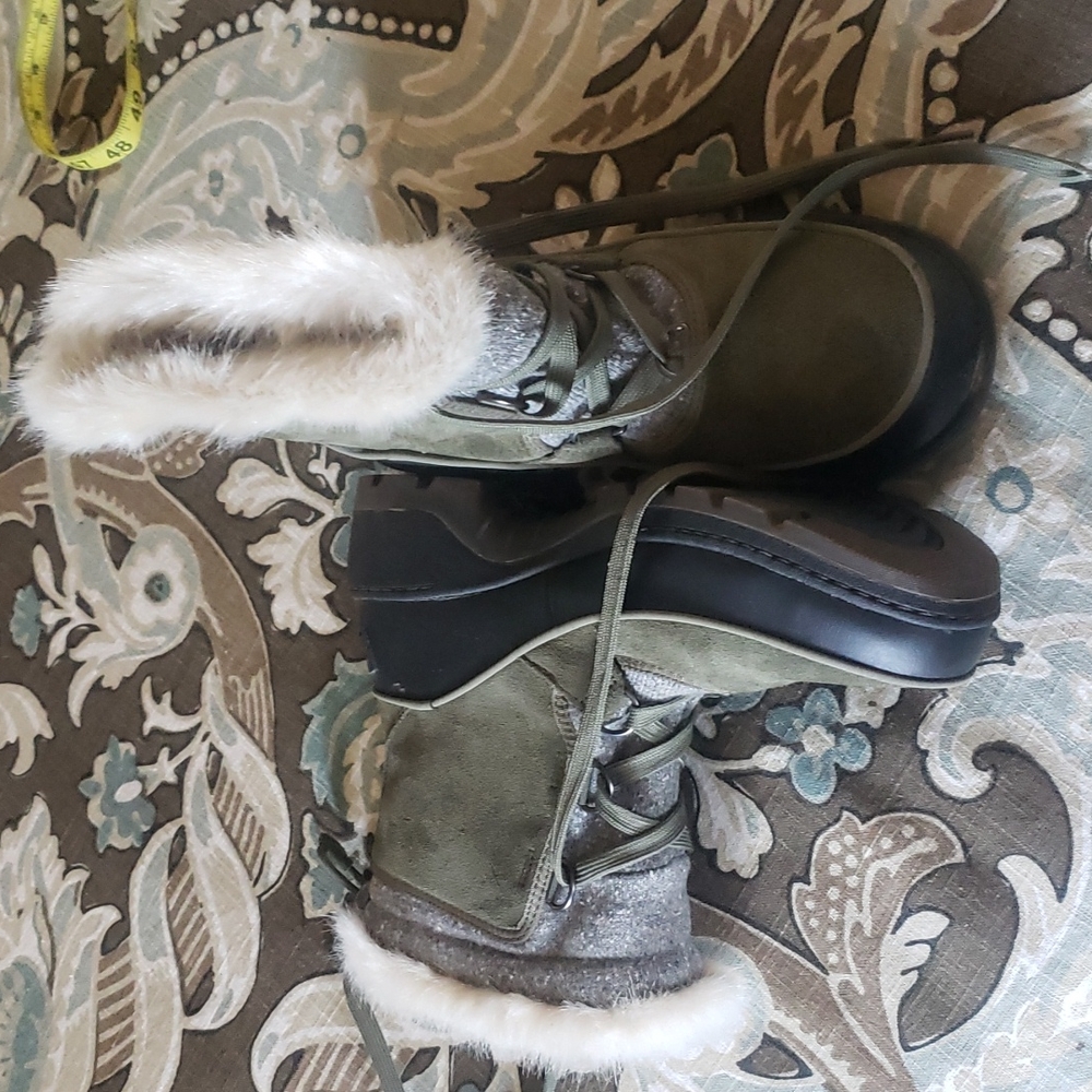 Sorel Tivoli waterproof booties